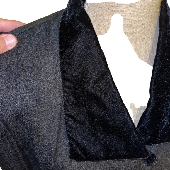 Scarlett Women’s 2 Pc Skirt Set Black Velvet Cuffs Neck Buttons Size 7/8 Vintage - Picture 4 of 11